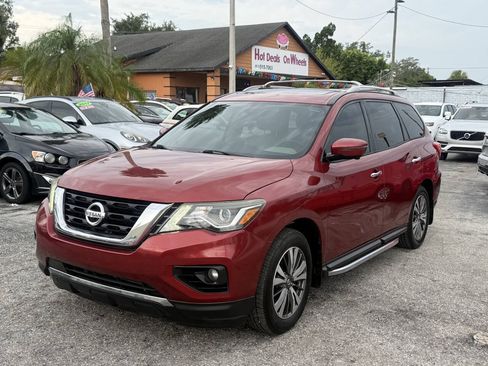 Used 2017 Nissan Pathfinder SL w/ SL Premium Package FWD image 2