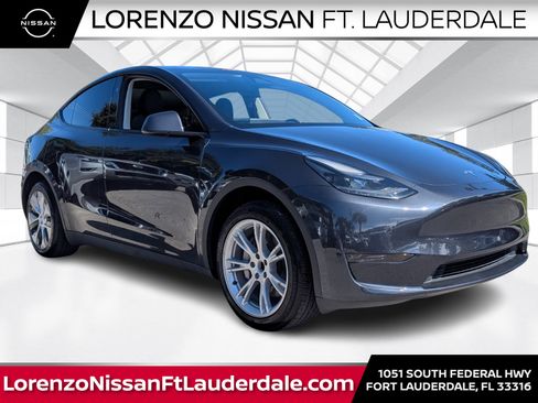 Used 2024 Tesla Model Y 2WD image 1