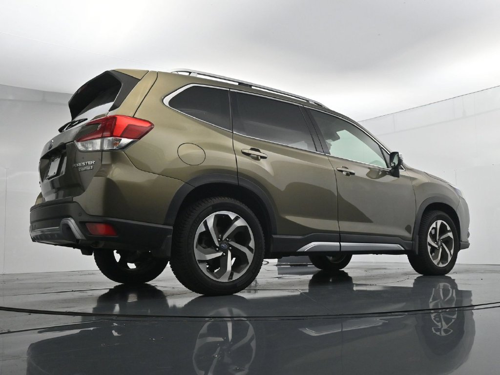 Used 2022 Subaru Forester Touring AWD/4WD image 23