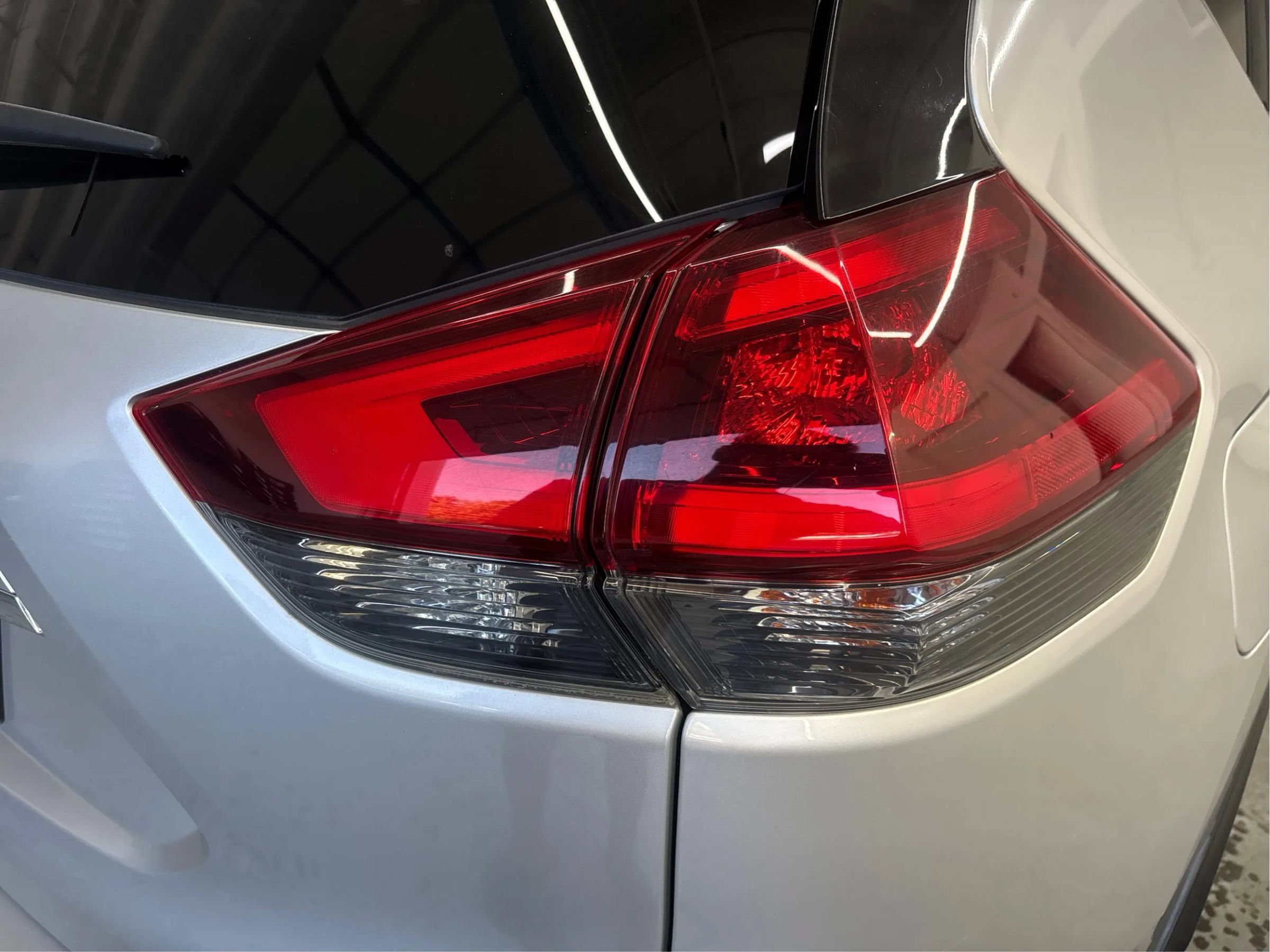 Used 2018 Nissan Rogue SV AWD/4WD image 32