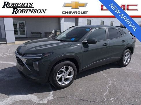 Used 2025 Chevrolet Trax LS w/ LS Convenience Package image 1