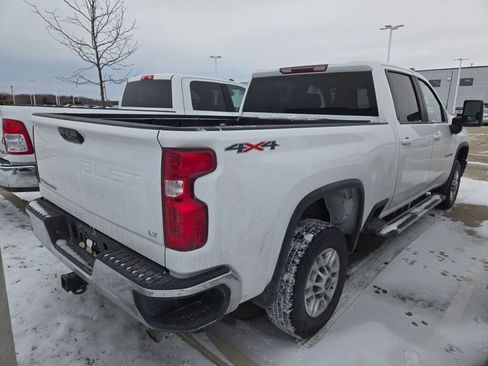 Used 2024 Chevrolet Silverado 2500 LT image 3