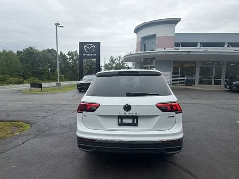 Used 2024 Volkswagen Tiguan SE w/ Panoramic Sunroof Package AWD/4WD image 6