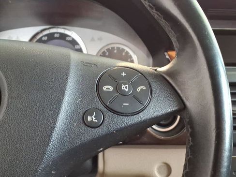 Used 2010 Mercedes-Benz GLK 350 4MATIC image 16