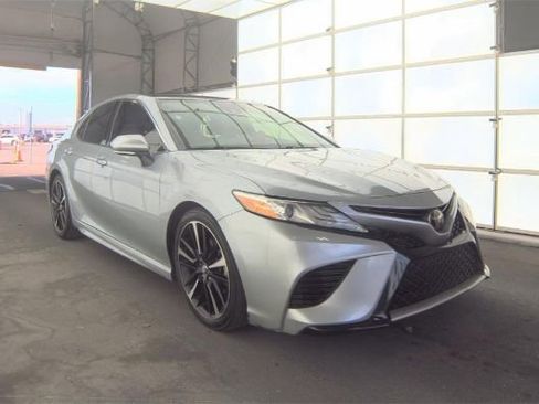 Used 2020 Toyota Camry XSE image 2