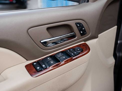 Used 2011 GMC Yukon SLT w/ SLT Chrome Package image 15