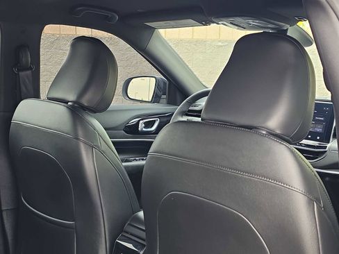 Used 2025 Jeep Compass Latitude w/ Convenience Group image 16