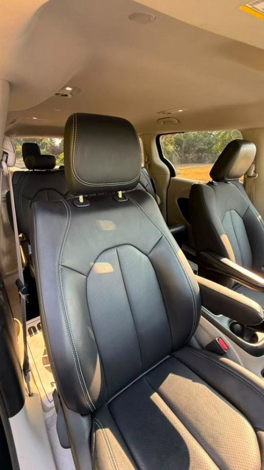 Used 2023 Chrysler Pacifica Touring-L AWD/4WD image 10