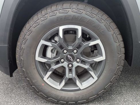 New 2026 Chevrolet Equinox ACTIV w/ Convenience Package III AWD/4WD image 33