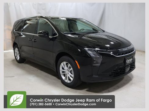 New 2027 Chrysler Pacifica Select AWD/4WD image 1