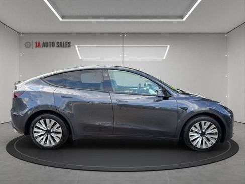 Used 2024 Tesla Model Y Long Range AWD/4WD image 6