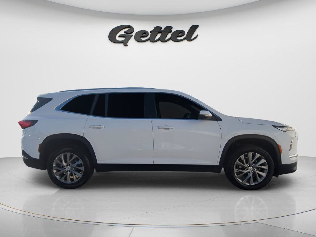 Used 2025 Buick Enclave Preferred FWD image 3
