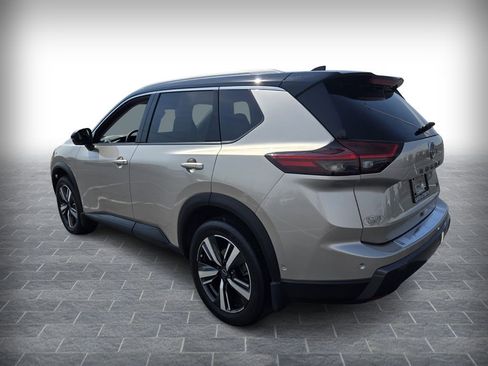 Certified 2025 Nissan Rogue SL w/ SL Premium Package FWD image 4
