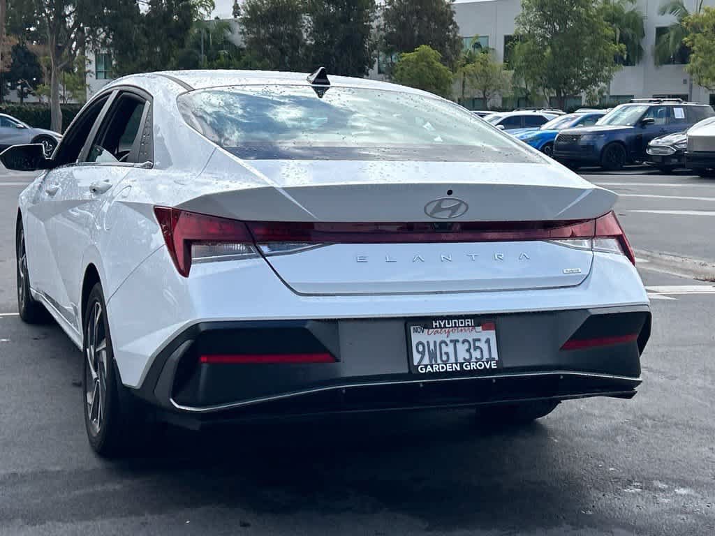 Used 2025 Hyundai Elantra Limited FWD image 4