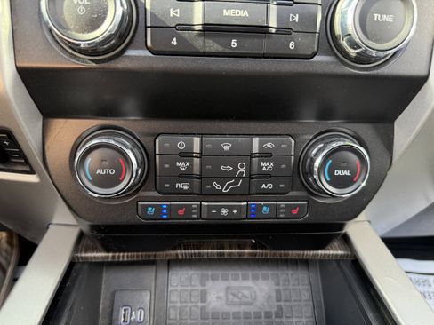 Used 2021 Ford F250 Lariat image 22