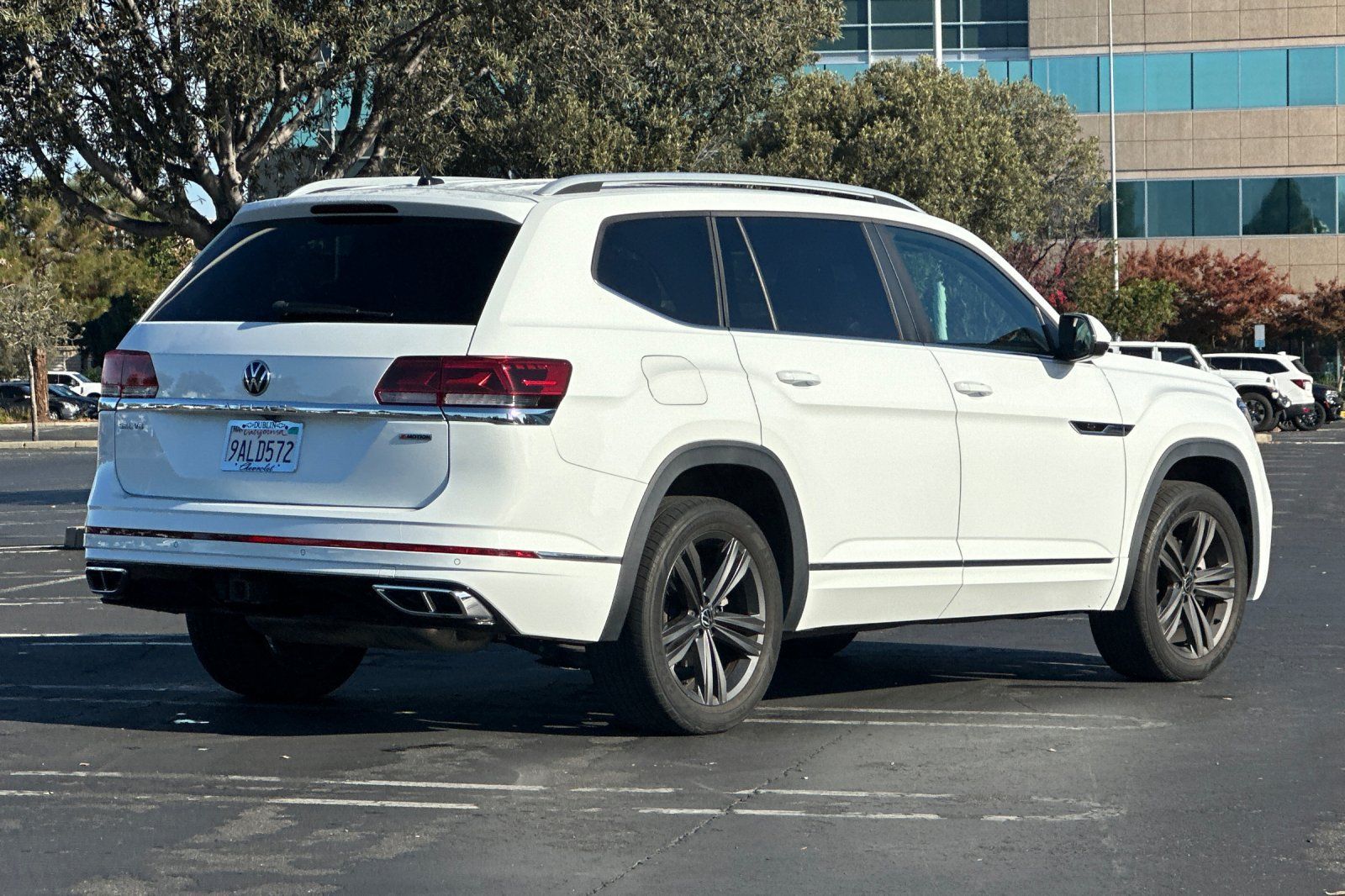 Used 2022 Volkswagen Atlas SEL R-Line AWD/4WD image 4