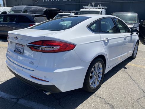Used 2020 Ford Fusion SE FWD image 11