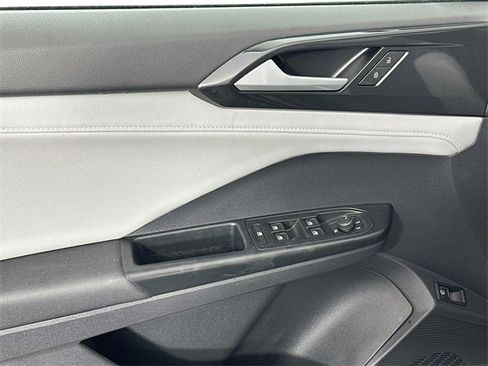 Used 2022 Volkswagen Taos SEL image 26