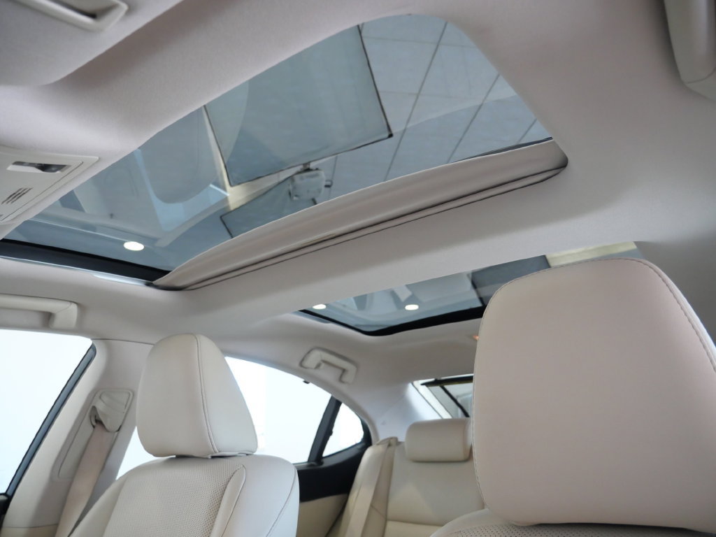 Used 2015 Lexus ES 350 w/ Ultra Luxury Package FWD image 26