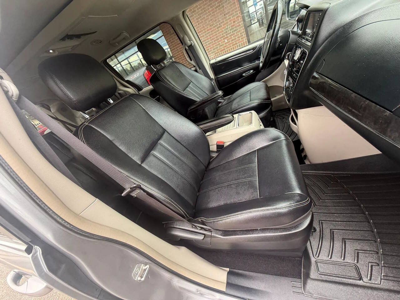 Used 2014 Chrysler Town & Country Touring w/ Trailer Tow Group FWD image 20