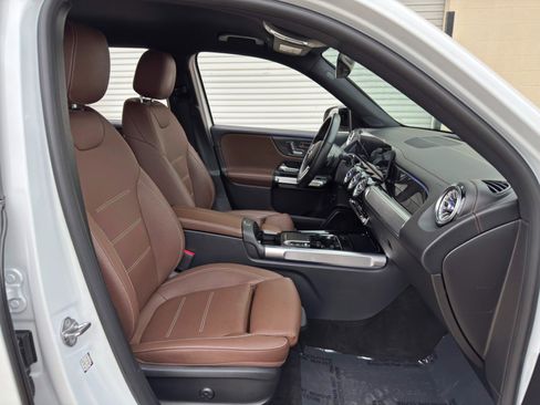 Used 2021 Mercedes-Benz GLB 250 w/ AMG Line image 14