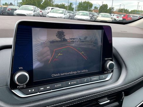 Used 2021 Nissan Rogue S FWD image 29