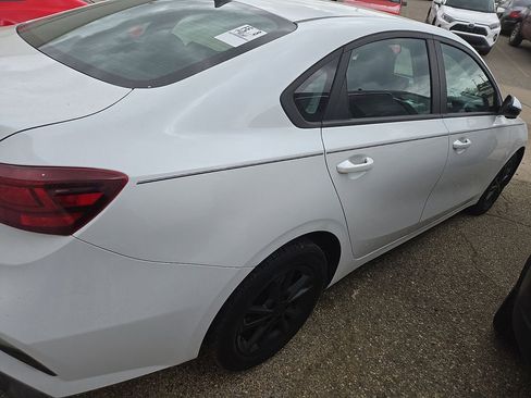 Used 2023 Kia Forte LXS w/ LXS Technology Package image 4