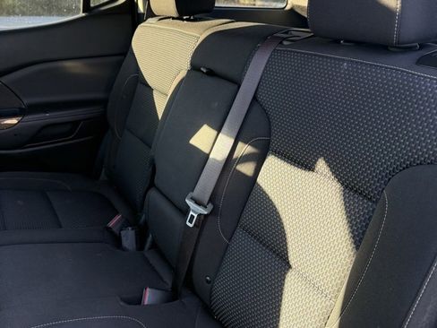 Used 2023 GMC Acadia SLE image 5