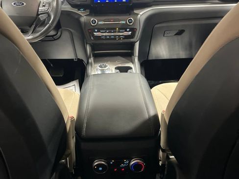 Used 2020 Ford Explorer XLT w/ Comfort Package AWD/4WD image 29