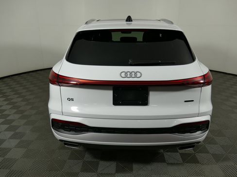 Used 2025 Audi Q5 Premium w/ Convenience Package image 4
