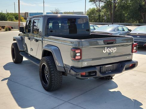 Used 2020 Jeep Gladiator Overland image 3
