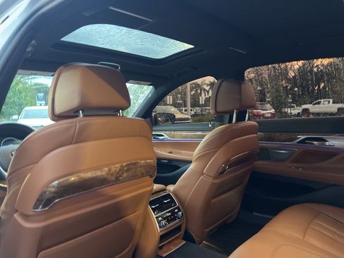 Used 2018 BMW 750i image 44