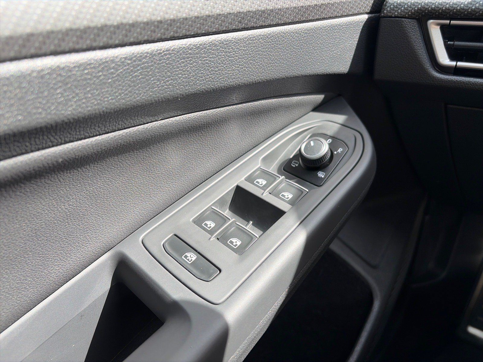 Used 2024 Volkswagen Golf R AWD/4WD image 25