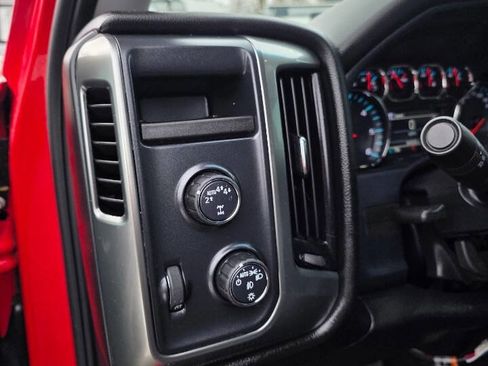 Used 2018 Chevrolet Silverado 1500 LT w/ LT Eassist Package image 8