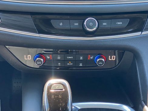 Used 2020 Buick Enclave Essence FWD image 23