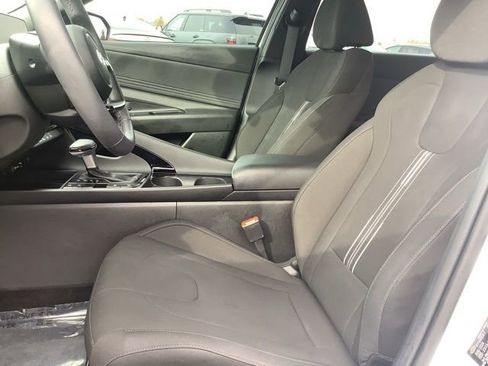 Certified 2025 Hyundai Elantra SEL w/ Cargo Package image 17