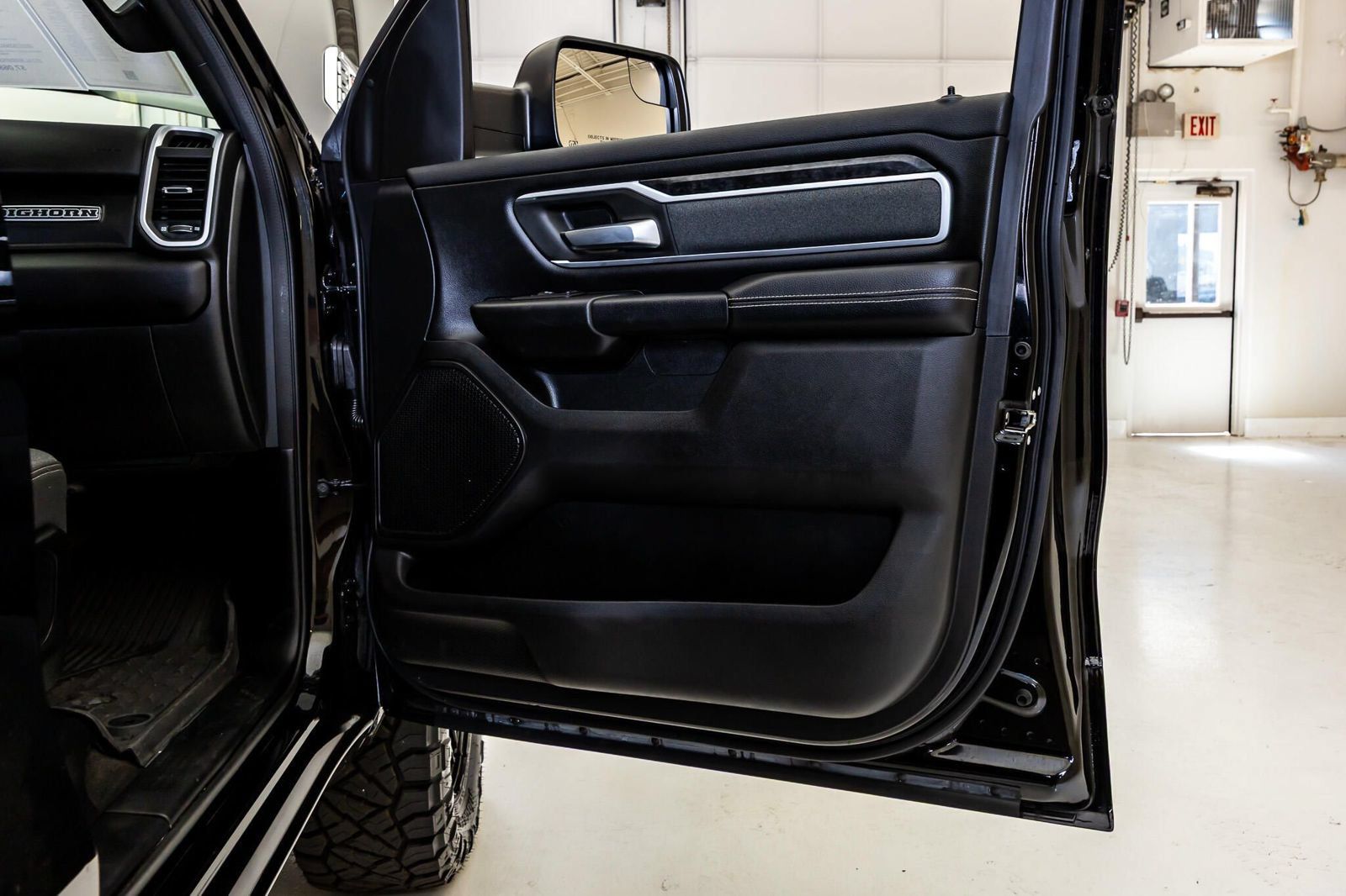 Used 2023 RAM 1500 Big Horn AWD/4WD image 40