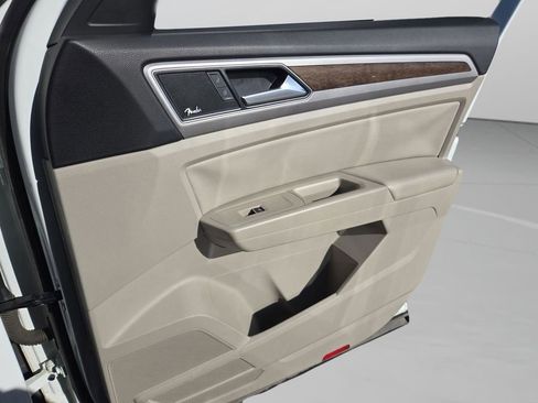 Used 2019 Volkswagen Atlas SEL Premium image 30