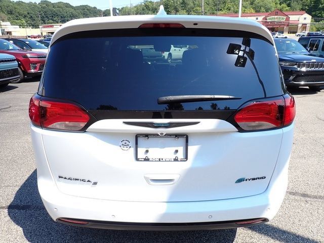 Certified 2020 Chrysler Pacifica Touring w/ S Appearance Package FWD image 4