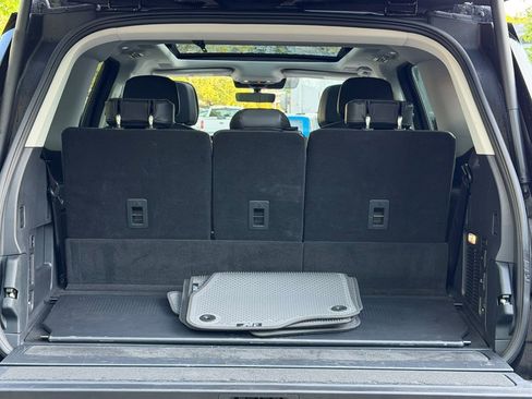 Certified 2025 Lincoln Navigator Reserve AWD/4WD image 17
