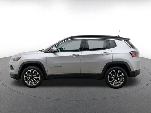Used 2025 Jeep Compass Limited AWD/4WD image 4