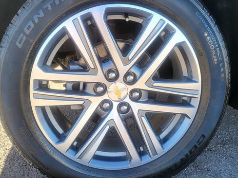 Used 2023 Chevrolet Traverse High Country FWD image 16