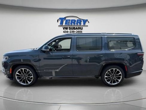 Used 2025 Jeep Wagoneer Series III w/ Premium Group I AWD/4WD image 3