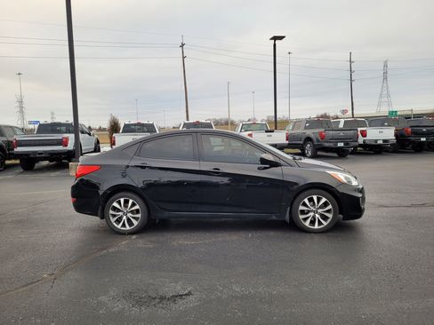 Used 2017 Hyundai Accent Value Edition image 2