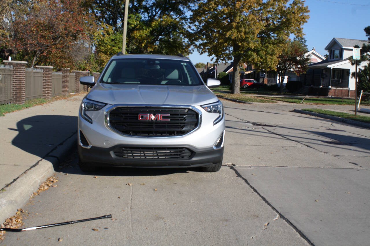 Used 2020 GMC Terrain SLE w/ Driver Convenience Package FWD image 4
