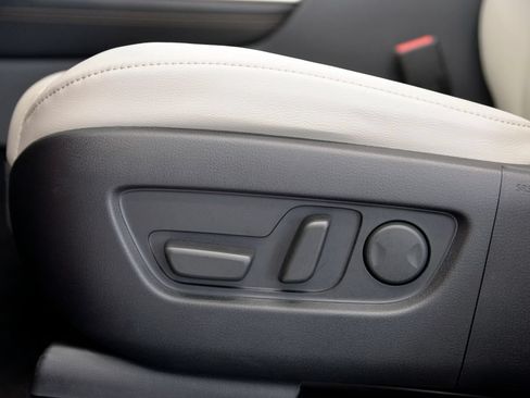 Certified 2025 MAZDA CX-70 3.3 Turbo w/ Premium Package AWD/4WD image 16