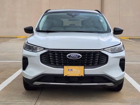 Used 2025 Ford Escape Active w/ Tech Pack #1 FWD image 2