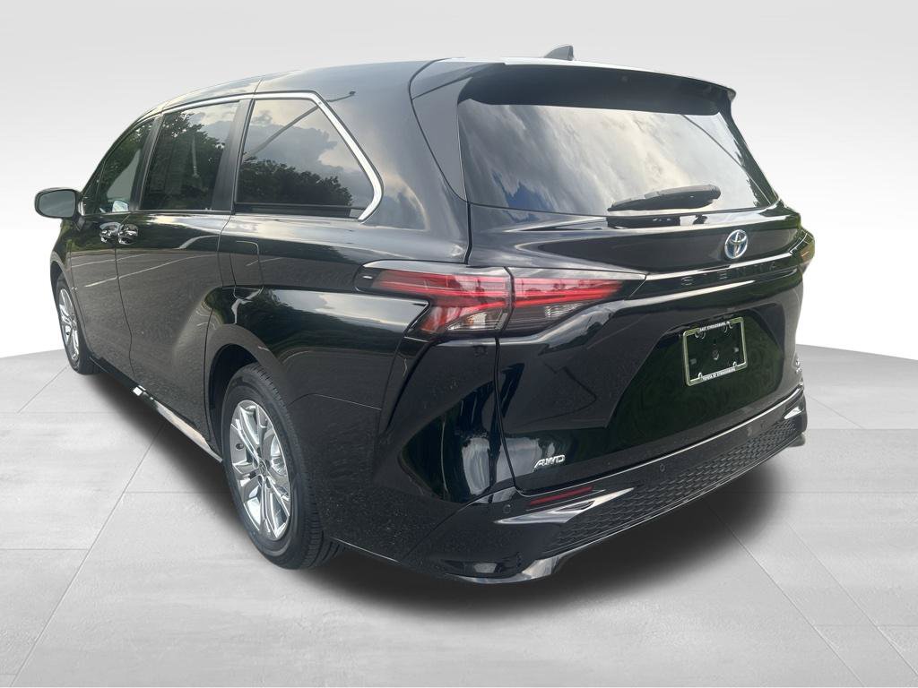 Certified 2023 Toyota Sienna XSE AWD/4WD image 3