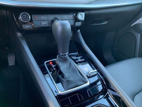 Used 2025 Jeep Compass Limited image 41