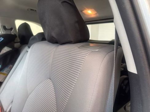 Used 2021 Toyota Highlander L FWD image 14